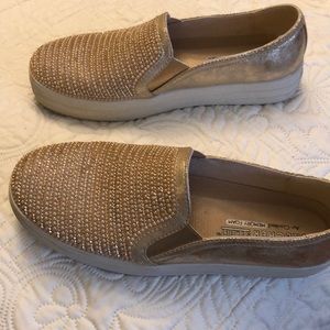 Sketchers street slip on leather shoes size 6.5
